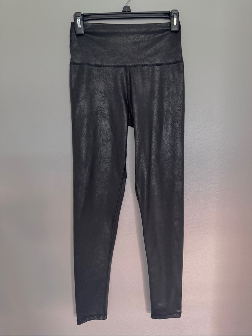 aerie | The Hugger High Waisted Black Crackle Leggings